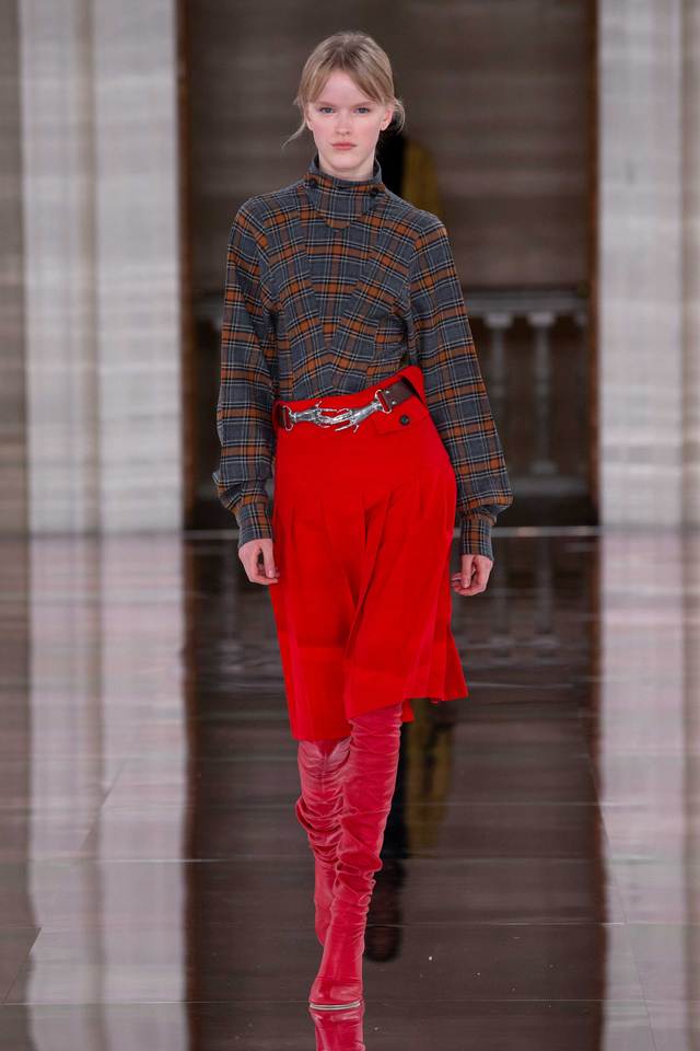 Victoria Beckham czerwona spódnica krata moda wybieg pokaz mody 